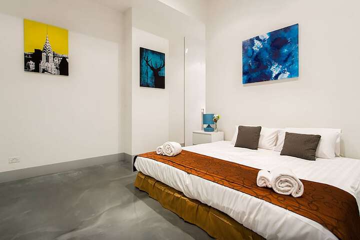 Room 2 of 73