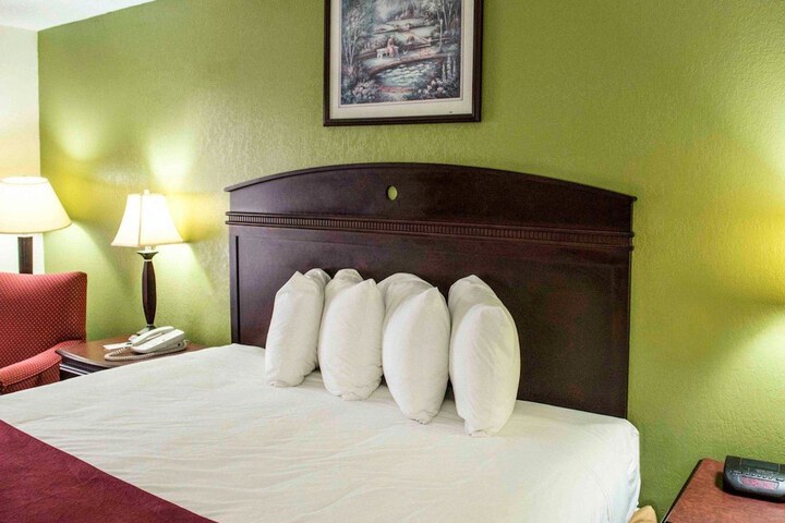 1 King Bed (9 of 9)