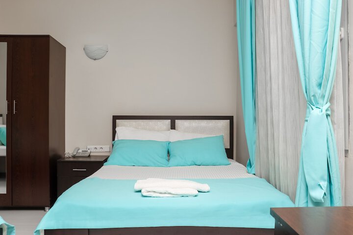 Room 2 of 53