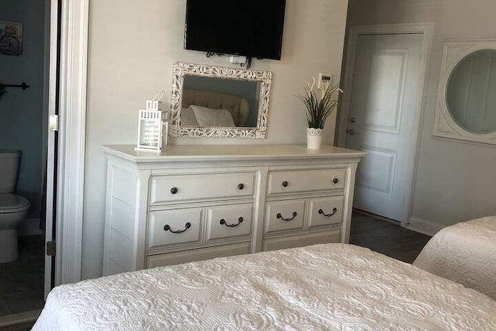 Room 8 of 74