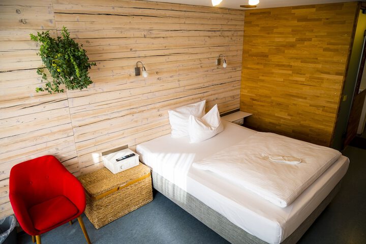 Room 33 of 81