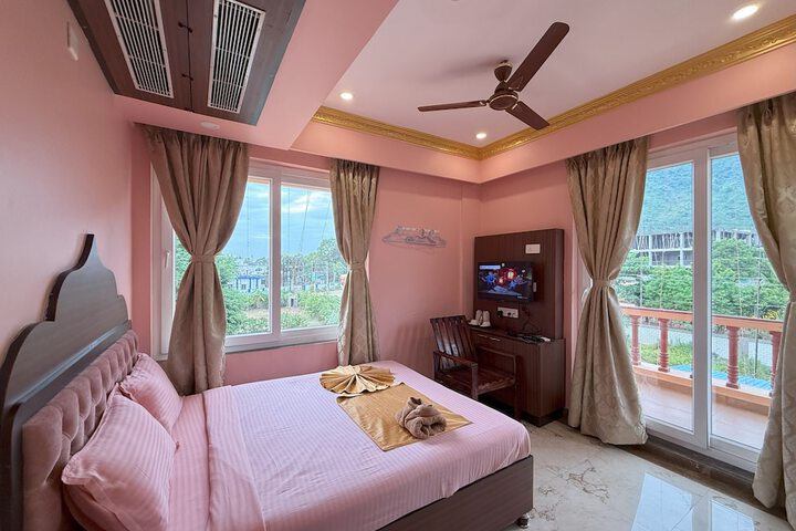 Room 6 of 32