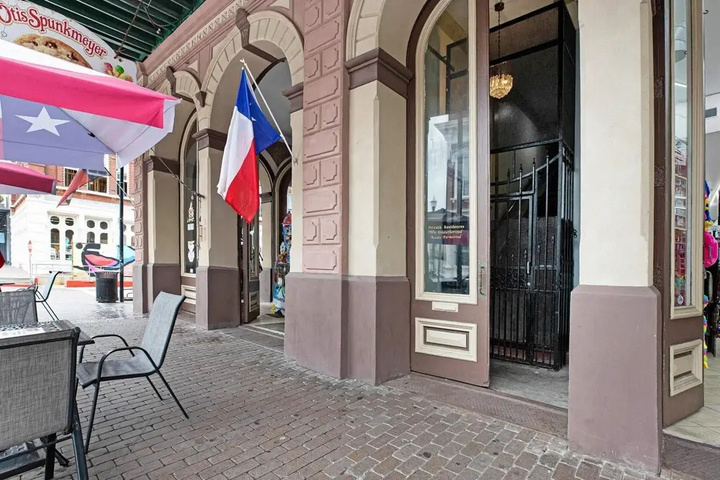 Exterior of Galveston Historic Strand Loft 204