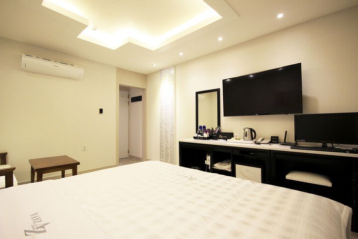 Room 4 of 22