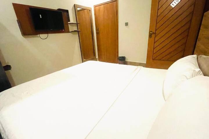 Room 8 of 36