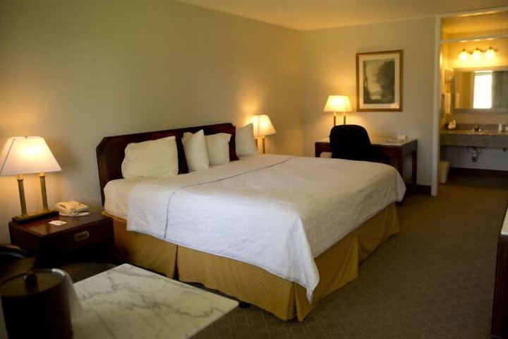 Room 10 of 28