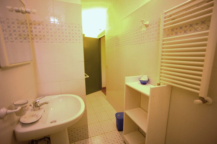 Room 18 of 28