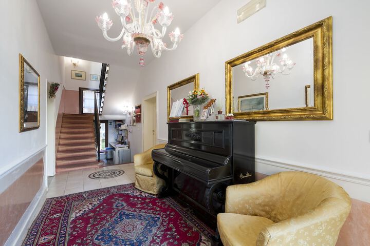 Entrance & Lobby