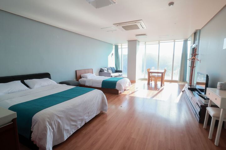 Room 18 of 80