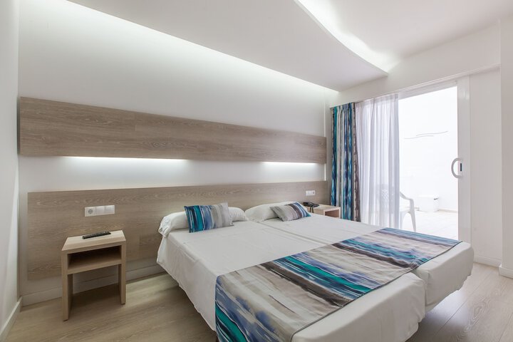 Room 13 of 35
