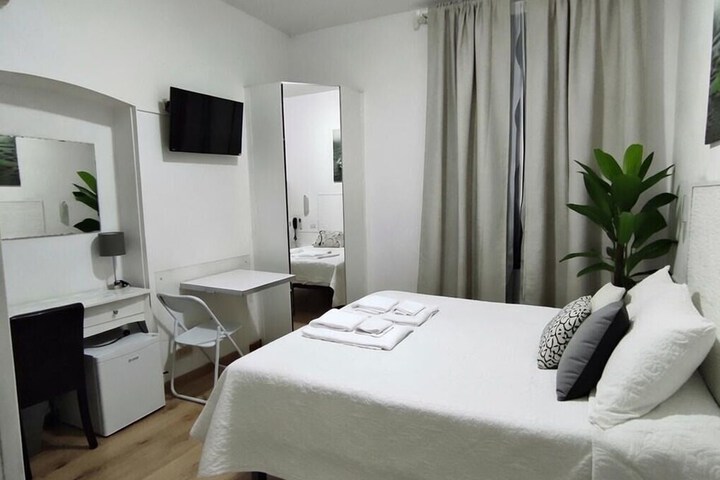 Room 8 of 25