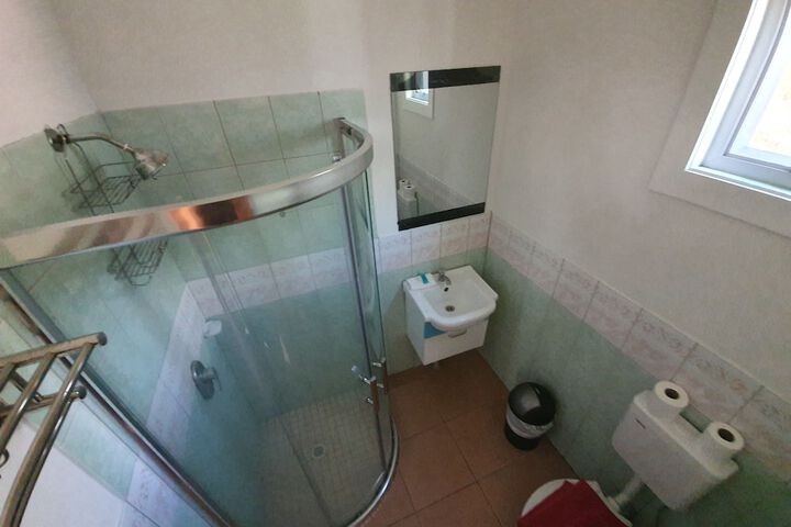 Room 68 of 94