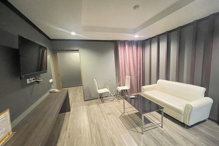 Room 33 of 50