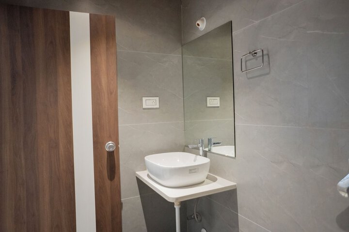Room 13 of 34