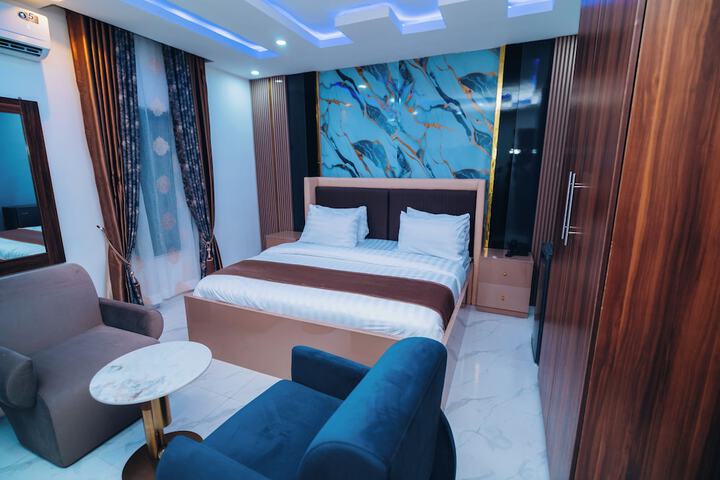Room 16 of 60