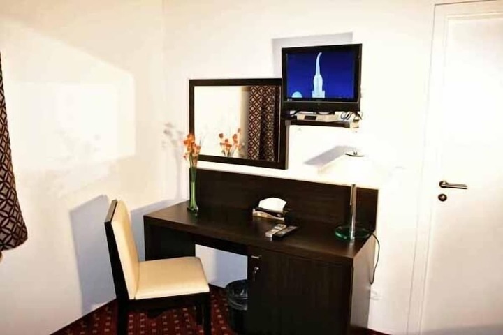 Room 18 of 29