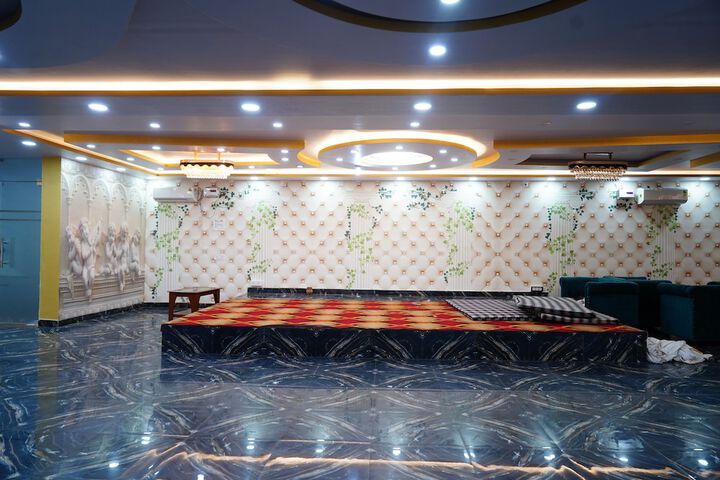 Ballroom/Hall 14 of 17