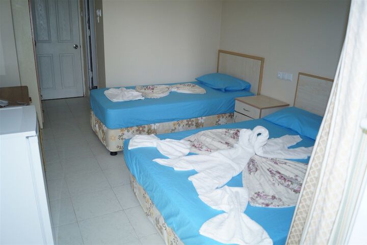 Room 13 of 32