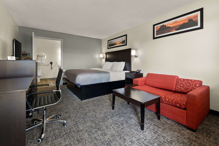 1 King Bed (5 of 12)