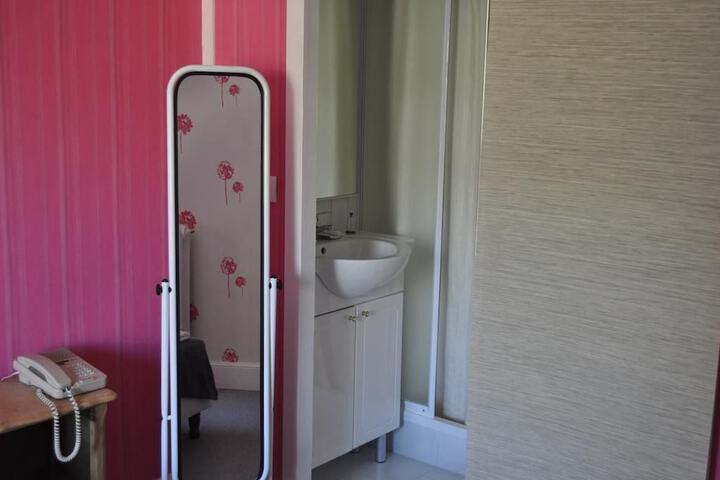 Room 25 of 59