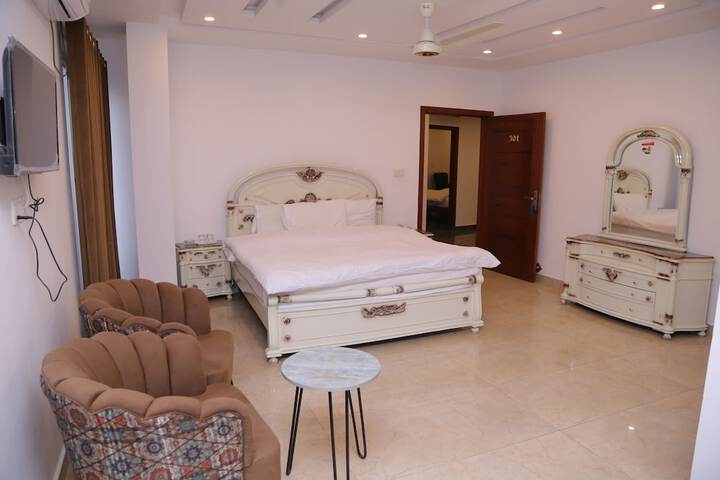 Room 4 of 14