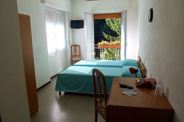 Room 9 of 42