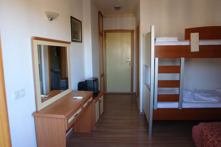 Room 4 of 8