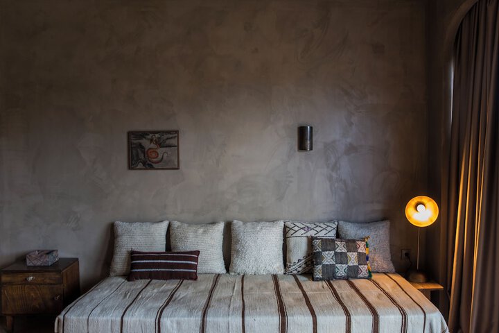Room 13 of 142