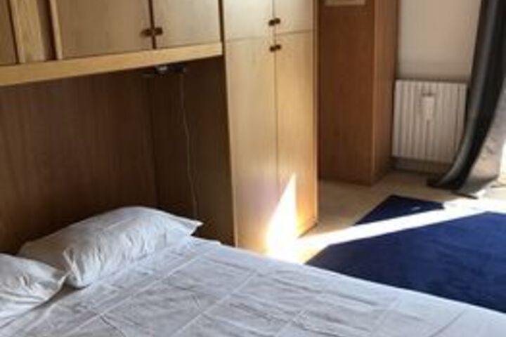 Room 9 of 17