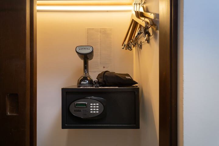 Room 3 of 79