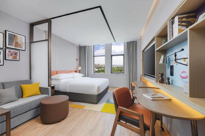 Room 15 of 30