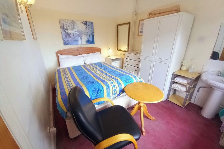 Room 3 of 10