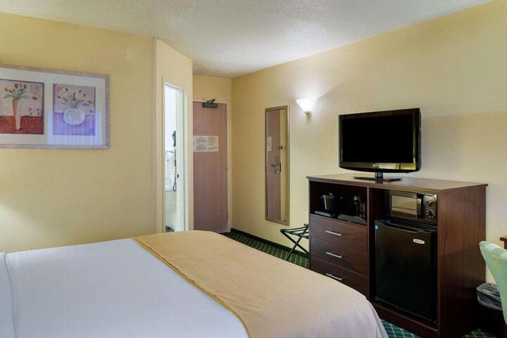 1 King Bed (6 of 6)