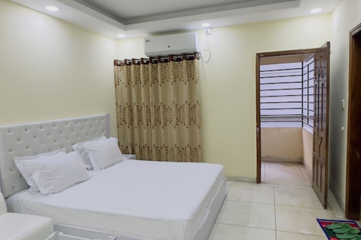 Room 5 of 17