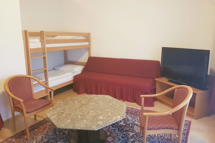 Room 83 of 133