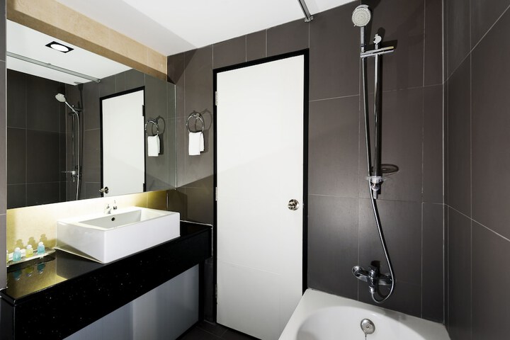 Room 35 of 77