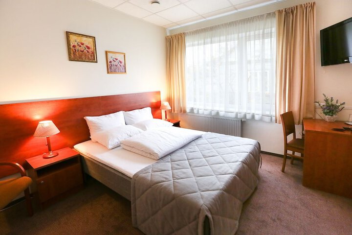 Room 8 of 38