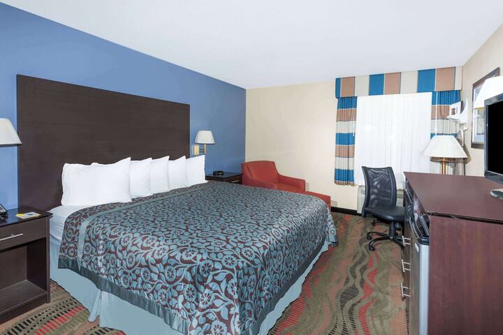 Room 12 of 27