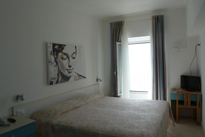 Room 21 of 47