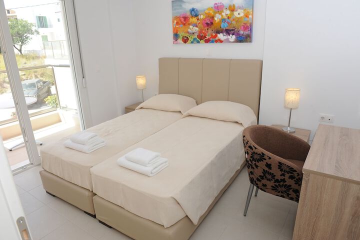 Room 6 of 35
