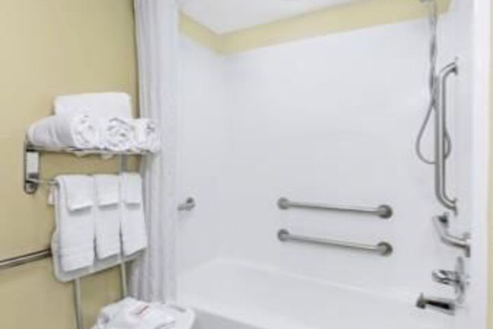 Deep Soaking Bathtub