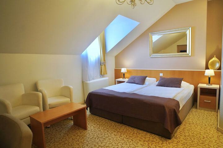 Room 28 of 73
