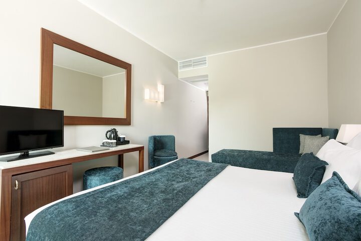 Room 43 of 141