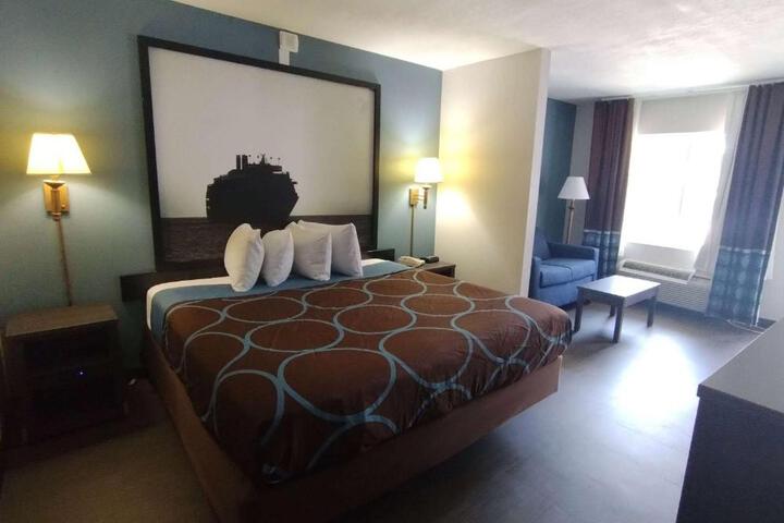 1 King Bed (17 of 17)