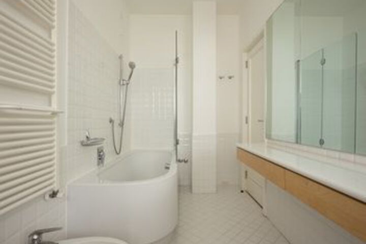 Room 2 of 17