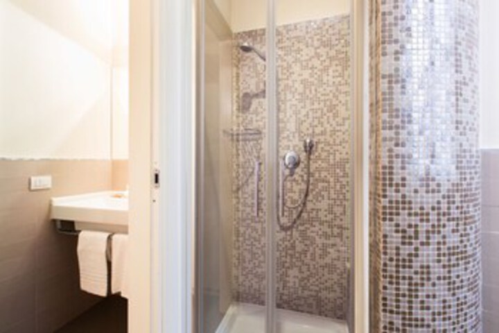 Room 4 of 31