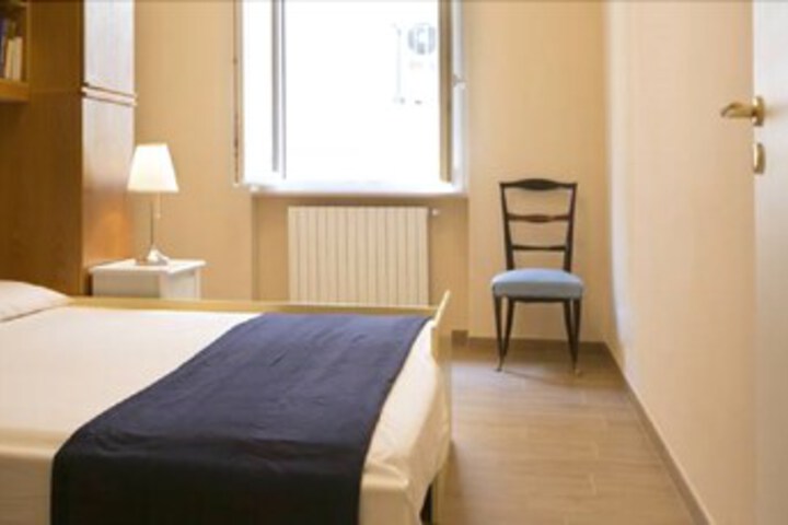 Room 5 of 10