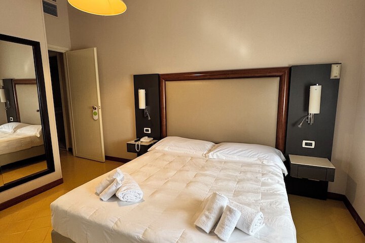 Room 7 of 17