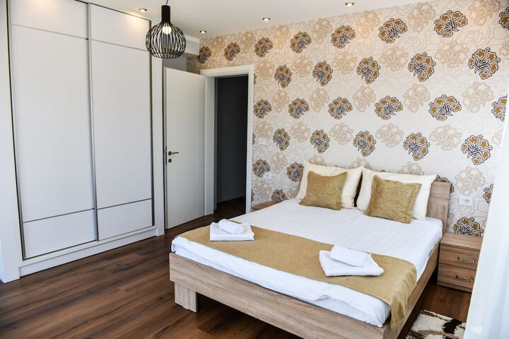 Room 44 of 80