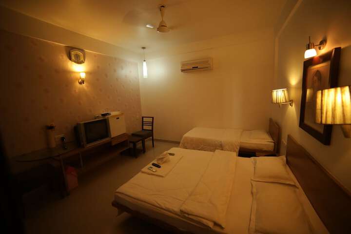 Room 6 of 49